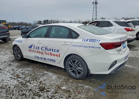 2023 Kia Forte Lx z USA, uszkodzony, nr VIN 3KPF24AD3PE594839